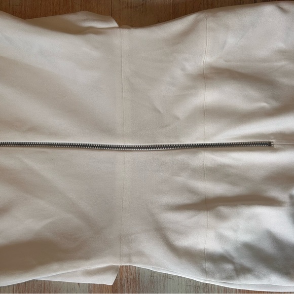 French Connection - Picture 5 of 10